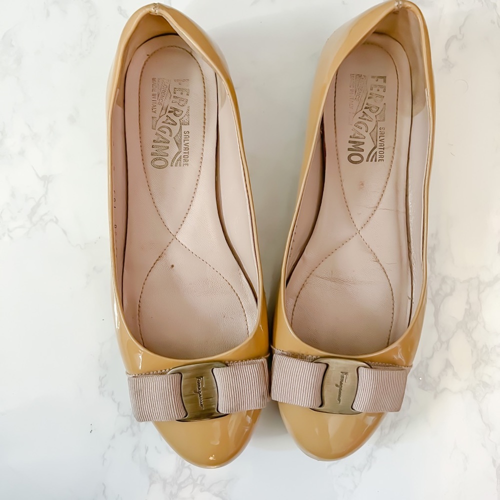 Ferragamo nude Varina bow  flats size 6